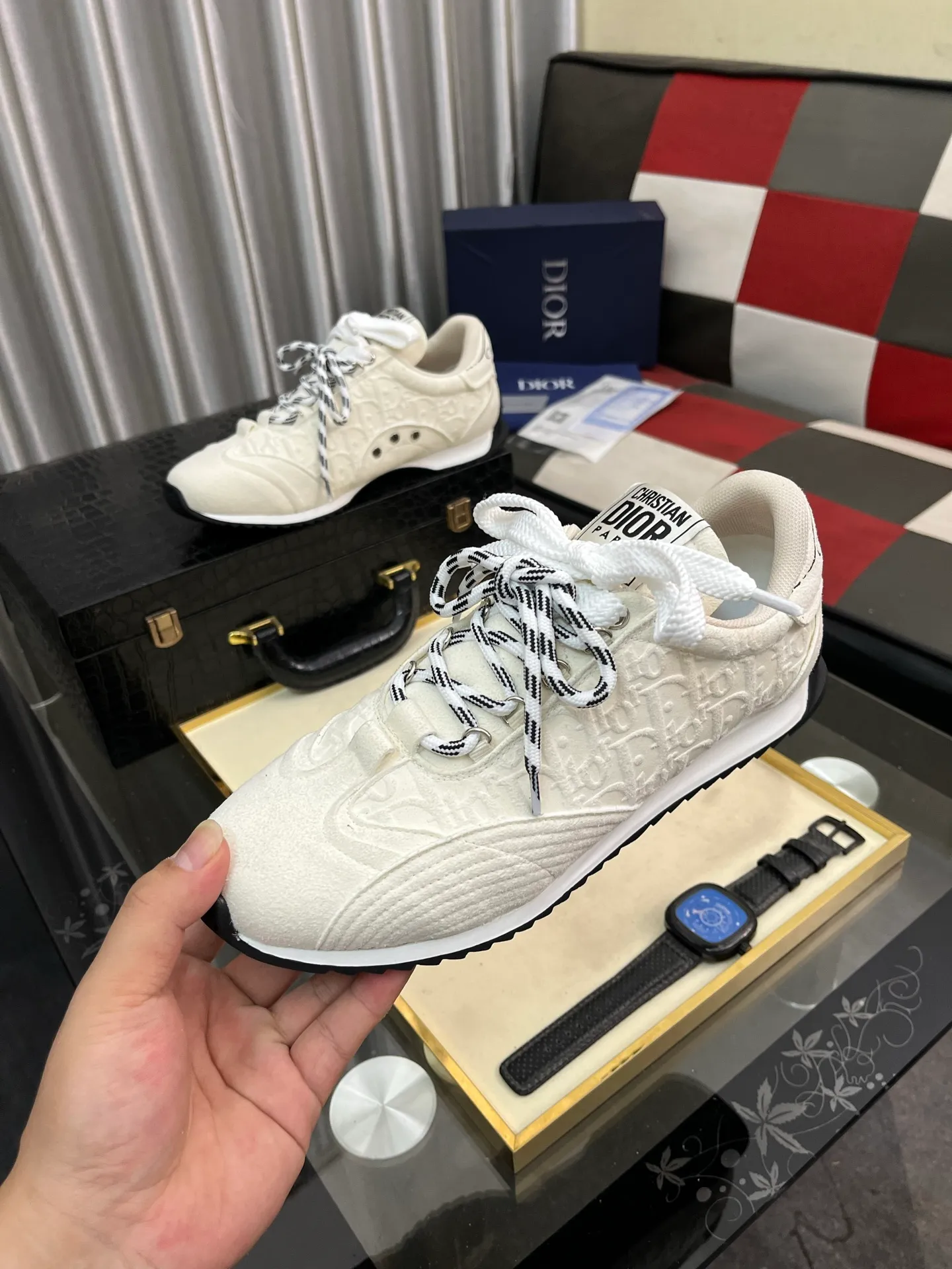 Men's shoes 💰500⌚️⌚️Dior original quality.~ Unique modern style sneakers. 🏃A must-have casual shoe for trendy men😍😍 Original brand imported from Italy, imported original leather, sheep lining (refuses to discolor and grind feet) Sole: Original sole provided by the original factory, French lazy style design ⚠️Fit to the feet, original quality, super comfortable original sole. Just like shooting the real thing 🎬The real thing is better Code number: 38-446️⃣Colors available